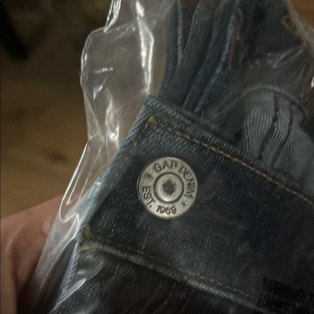 Women’s GAP Jeans - Picture 2 of 4